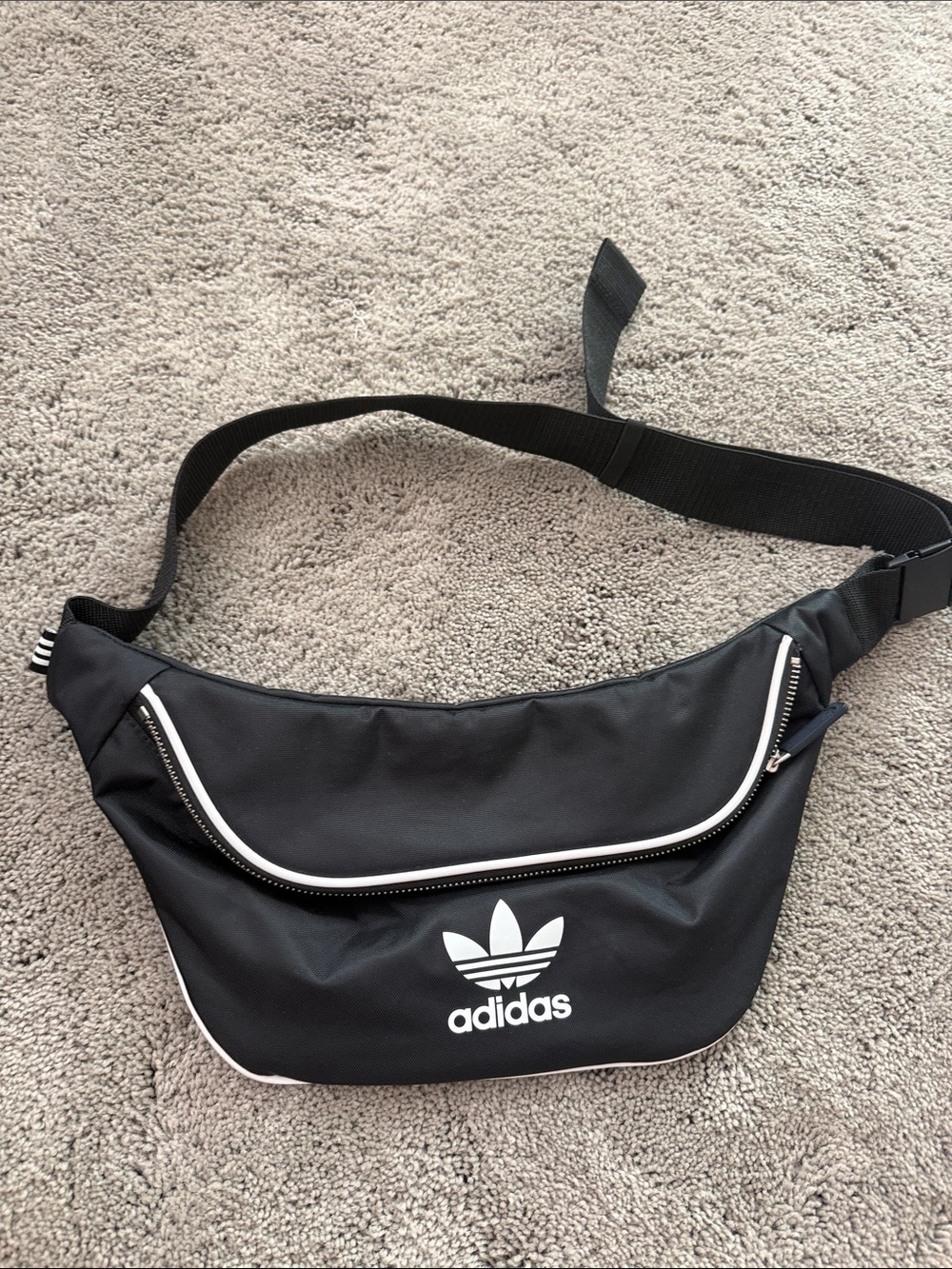 adidas Black and White Trefoil Waist Pack with Contrast Piping NWOT